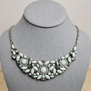 🎉HP🎉🩵 Silver Bib Statement Necklace Blue, Silver & Crystal Rhinestones Floral